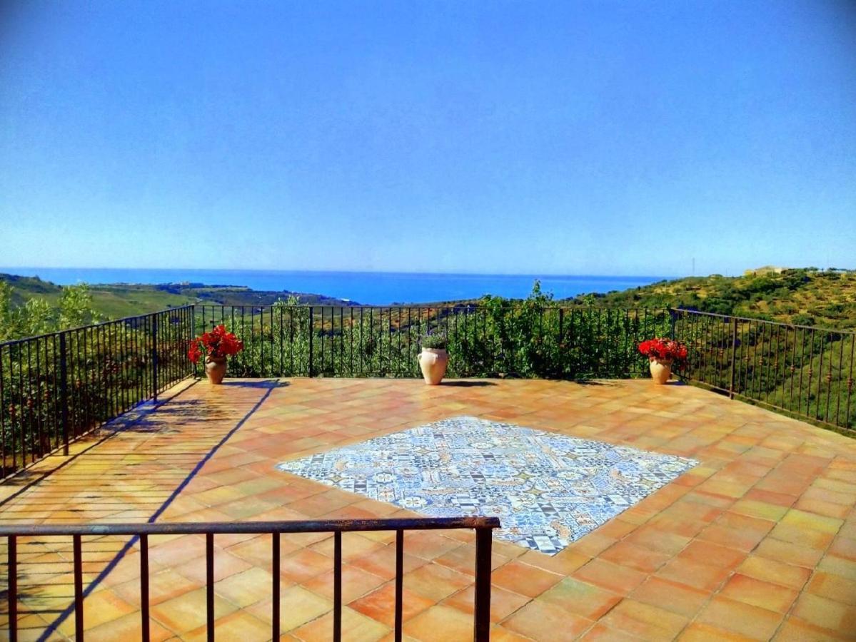 Villa Immersa In Oliveto Vista Mare Sciacca Eksteriør billede