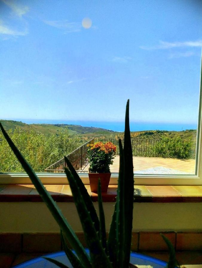 Villa Immersa In Oliveto Vista Mare Sciacca Eksteriør billede